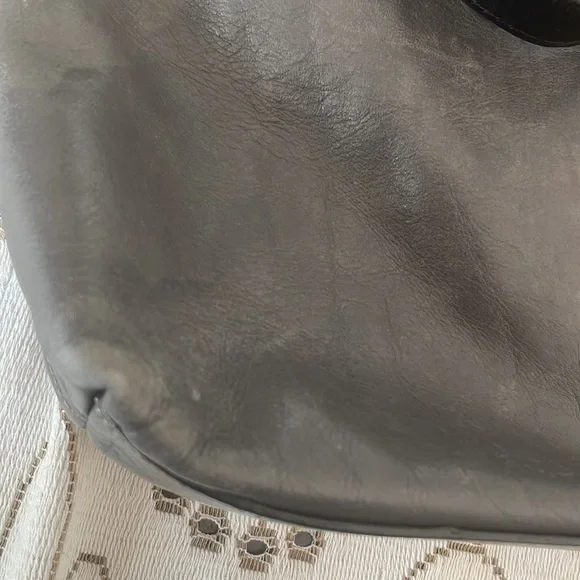 Albert Bellucci Gray Black Quilt Stitched Leather & Double Zipper Very Spacious - Picture 8 of 12